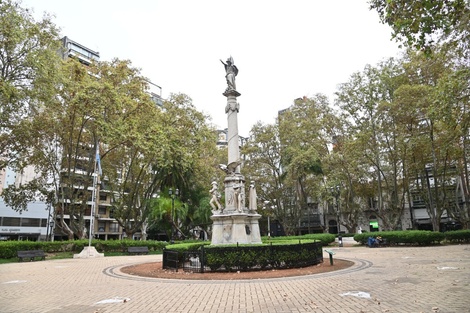 Las autoridades se comprometieron a resguardar las obras y los restos de la emblemática plaza.  (Fuente: Imagen web)