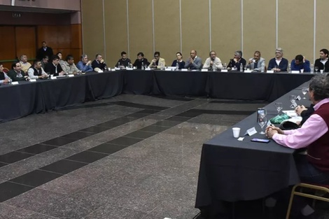 Paritarias: gremios docentes rechazan el 9% y esperan una nueva propuesta