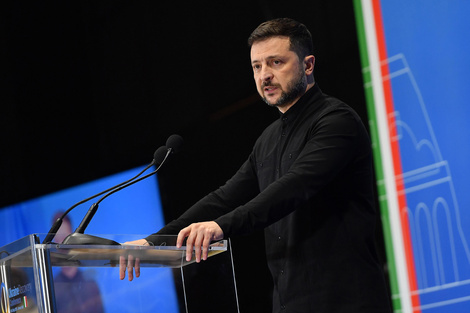 Zelenski da un discurso en la conferencia internacional de ayuda a Ucrania. (Fuente: EFE)