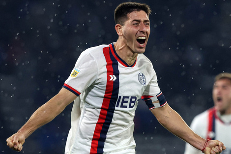 Cuello festeja el gol al inicio del partido (Fuente: NA)