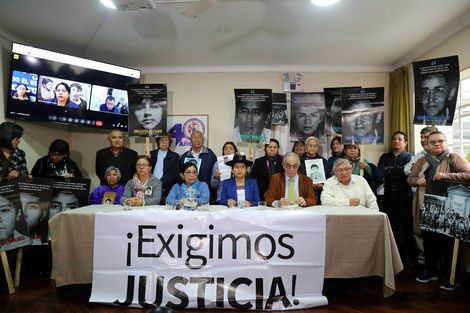 Familiares de la víctimas de la época del terrorismo asistieron a una rueda de prensa el jueves en Lima (Fuente: EFE)