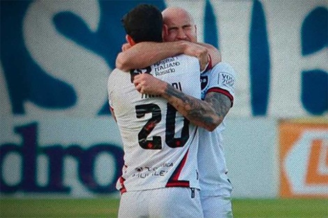 Maroni festeja con González en Newell's (Fuente: PRENSA CANOB)