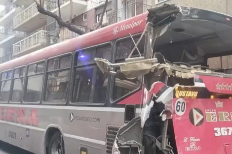 Chocaron dos colectivos en Belgrano: 20 pasajeros fueron atendidos por el SAME