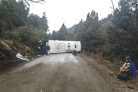 Volcó un micro con 44 turistas en la ruta a Villa Traful