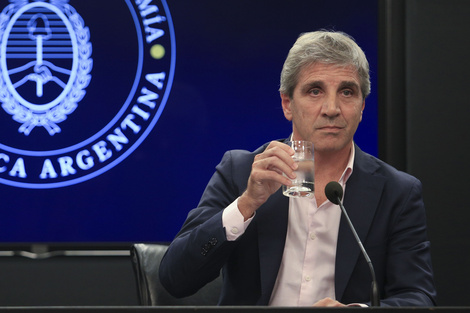 Luis Caputo, ministro de Economía, con un plan de deuda y ajuste. (Fuente: NA)