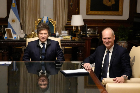 En medio de un clima tenso, el presidente Javier Milei recibió al titular de ADEBA, Javier Bolzico. Sólo los banqueros sonríen