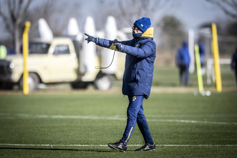 El técnico Holan rearma el equipo titular. (Fuente: Prensa CARC)