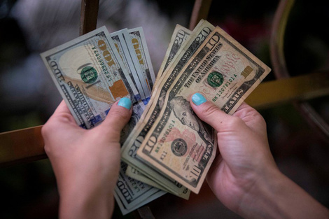 Suben los dólares y, con ello, la insestabilidad financiera y del plan económico
