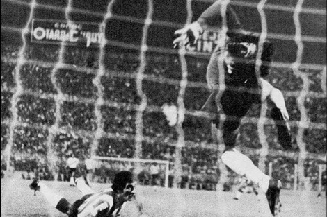 Recuerdo vivo del arquero de todos