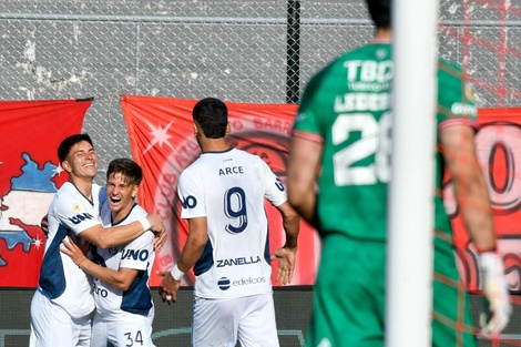 Independiente Rivadavia se robó la fiesta de Barracas