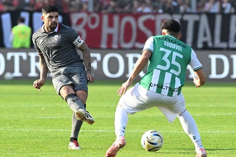 Banega fue el único que intentó generar juego pero no encontró pases profundos. (Fuente: Sebastián Granata)
