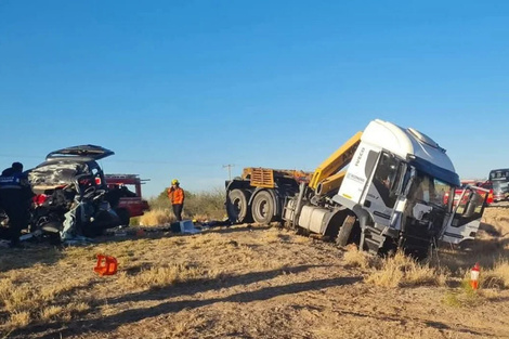 Tres muertos y dos niñas en estado crítico tras un choque frontal 