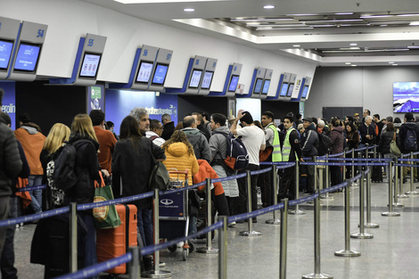Asambleas gremiales en Aeroparque contra la quita de derechos laborales