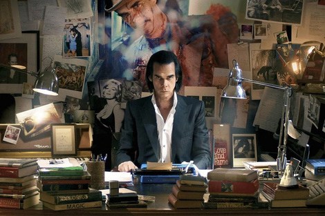 Nick Cave donó 2 mil libros... y algunos recuerdos