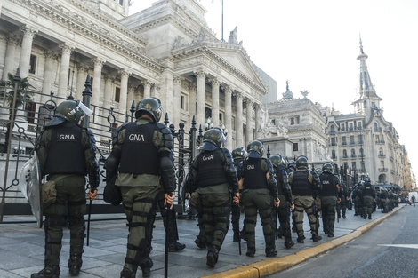 Un grupo de senadores solicitó que los policías no puedan usar los baños del Congreso