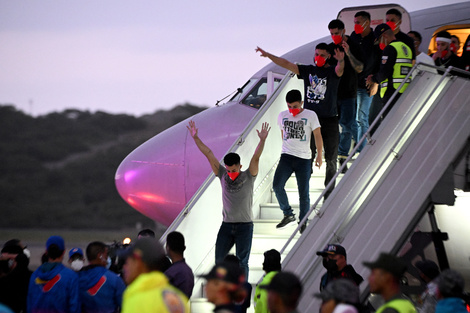 Denuncian a Bukele por torturas a migrantes venezolanos