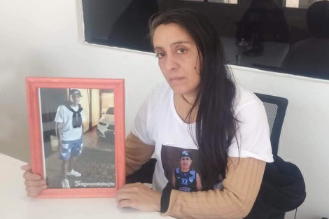 Noelia Ortega con la foto de su hijo Joaquín. 