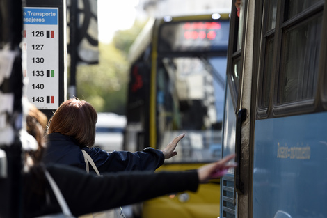En diciembre de 2023 el boleto de colectivo costaba 240 pesos. 