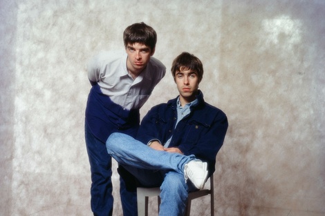 Noel y Liam Gallagher fotografiados en Tokyo, 1994 (Fuente: Archivo)