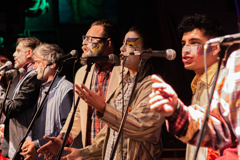Murga y Flores tiene ocho cantantes y tres bateristas.  (Fuente: Micaela Díaz)
