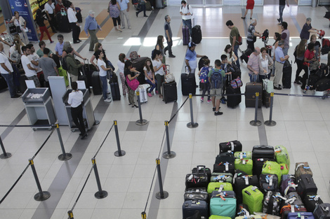 La vía aérea fue la más utilizada por los turistas que viajan al exterior: 57 por ciento  (Fuente: NA)