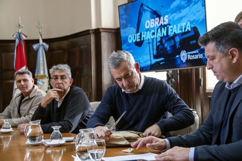 El intendente Pablo Javkin en la apertura de sobres. (Fuente: Imagen web)