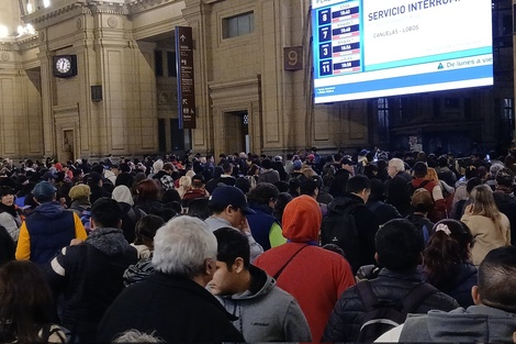 Caos en Constitución: miles de personas varadas por cancelaciones del Tren Roca