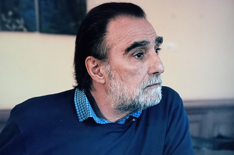 Oche Califa revisa 50 canciones populares en su libro "Toda la piel de América"