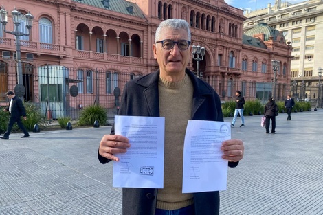 Gustavo Barrera llevó otro petitorio a Casa Rosada. 