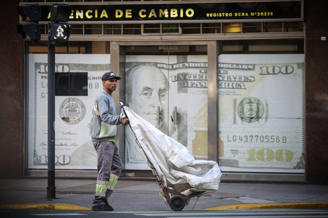 Sube el dólar y las tasas, la inflación amenaza reaparecer y se hunde la actividad económica (Fuente: EFE)