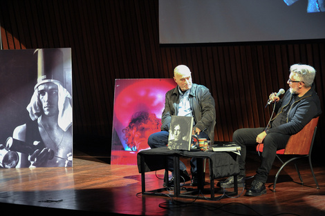 Dylan dialogó con Marcelo Figueras sobre el libro que recopila más de 300 fotografías (Fuente: Valeria Ruiz)