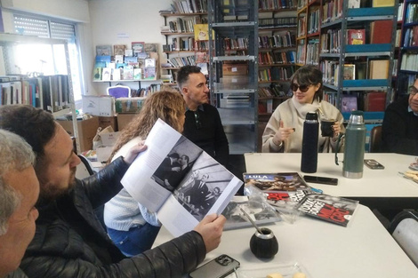 Las radios del Grupo Octubre recolectaron veinte mil libros para bibliotecas de Bahía Blanca afectadas por la inundación