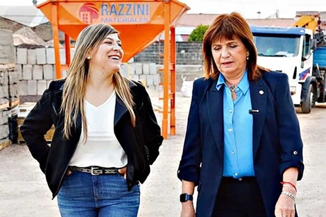 Razzini con Patricia Bullrich en el corralón ahora concursado. (Fuente: Imagen web)