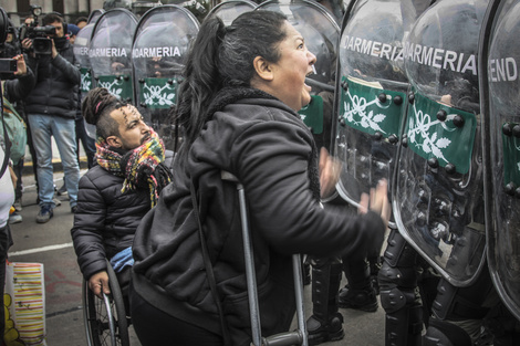Marcha contra el veto a la emergencia en discapacidad