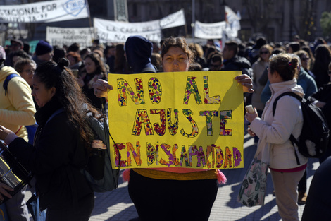 "El veto implica un abandono de personas", señalaron en la plaza. (Fuente: Gentileza)