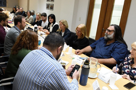 Docentes y trabajadores estatales discuten su paritaria. 