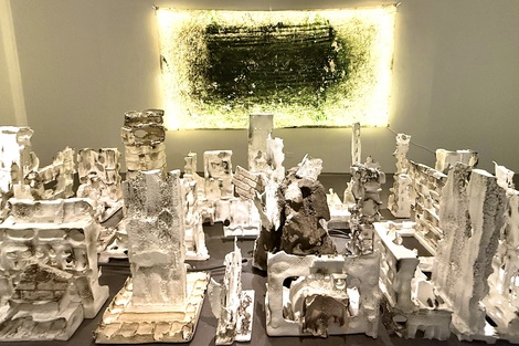 Vista parcial de la obra de Andrés Waissman en la galeria Gachi Prieto. Abajo: Otra vista de la obra de Andrés Waissman.