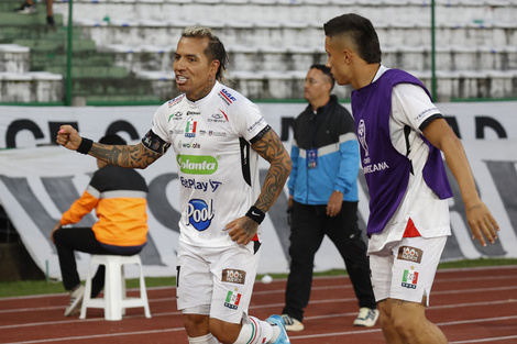 Dayro Moreno ya marcó el penal para los colombianos (Fuente: AFP)
