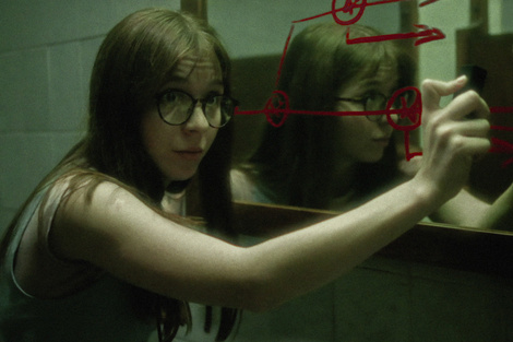 "El cinturón de Olivia": el multiverso también se expande en Lanús 