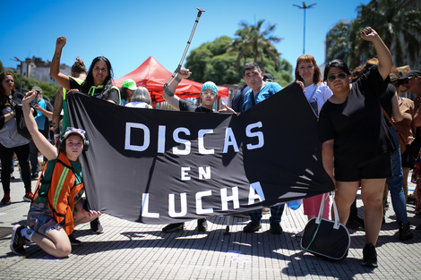 Discas en lucha, unidxs y organizadxs para reclamar sus derechos frente al gobierno de la crueldad y el veto de Javier Milei.   (Fuente: Jose Nico)