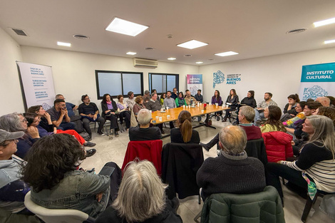 La provincia defiende las bibliotecas y los teatros