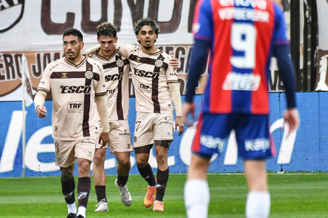 El festejo de Platense, la desazón de San Lorenzo (Fuente: Fotobaires)
