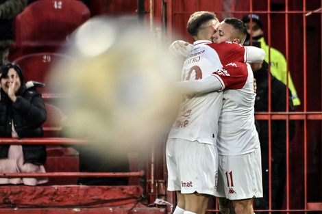 Huracán recién marcó diferencias con superioridad numérica (Fuente: Fotobaires)