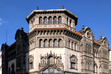 El Palacio Fracassi, en San Luis y Corrientes, requiere trabajos. (Fuente: Gentileza)