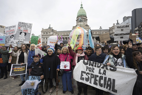 Un miércoles de festejo afuera del Congreso