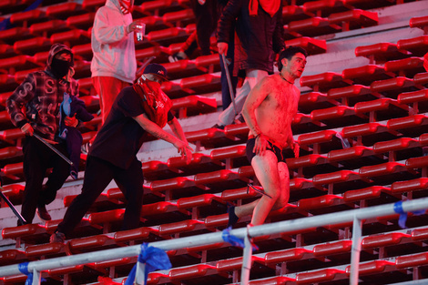 Incidentes en Independiente vs U de Chile: las reacciones, cómo siguen los heridos y las sanciones de Conmebol