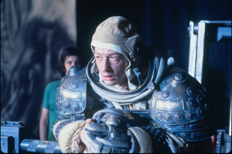 Detrás de las sombras: Cómo "Alien: el octavo pasajero" redefinió el horror alienígena 