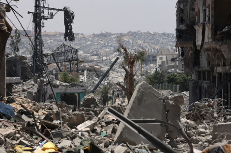 Israel intensifica sus ataques y deja al menos 65 muertos en Gaza