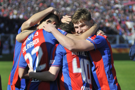 Todo San Lorenzo celebra el tanto del chico Salinardi (Fuente: Julio Mancini)