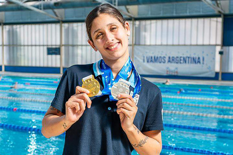 Hein muestra con orgullo sus medallas
